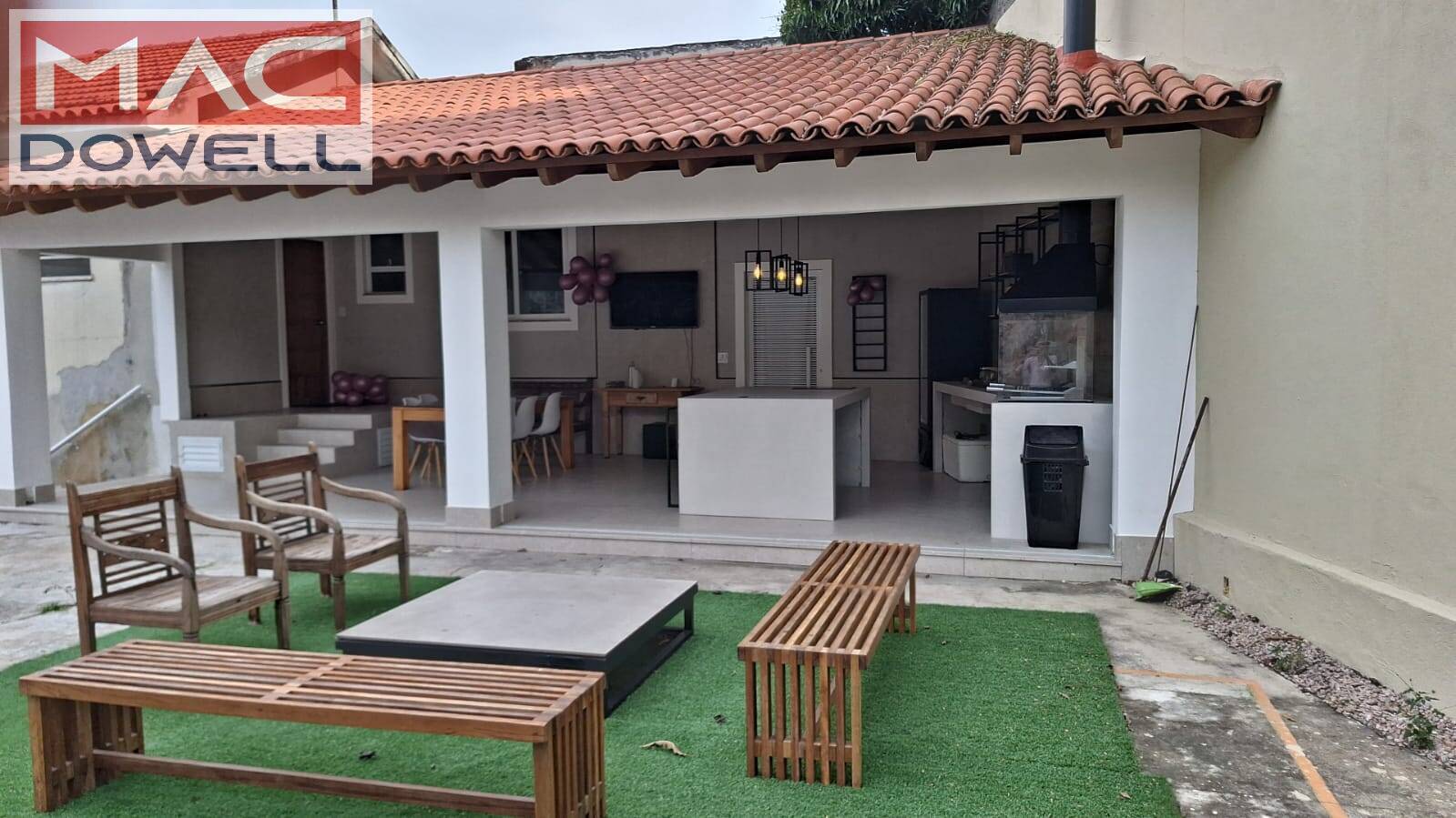 Casa à venda com 4 quartos, 204m² - Foto 1